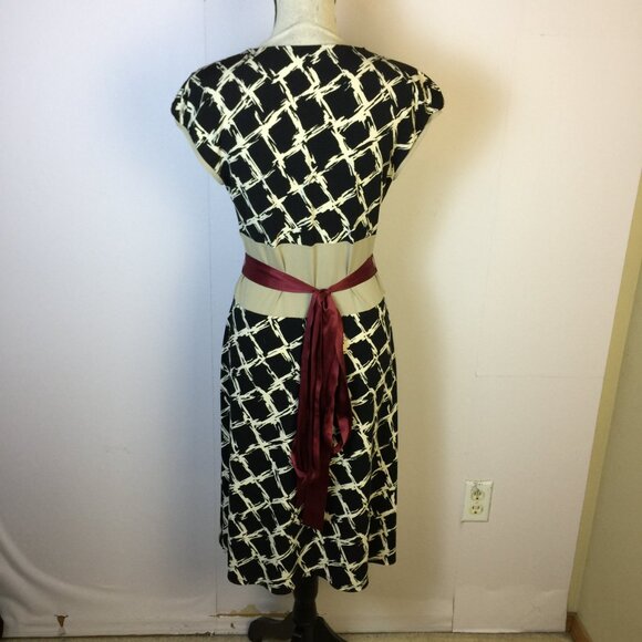 BCBGMaxAzria Faux Wrap A-line Dress Size S Womans Black Grid Cap Sleeve Stretch - Picture 3 of 14